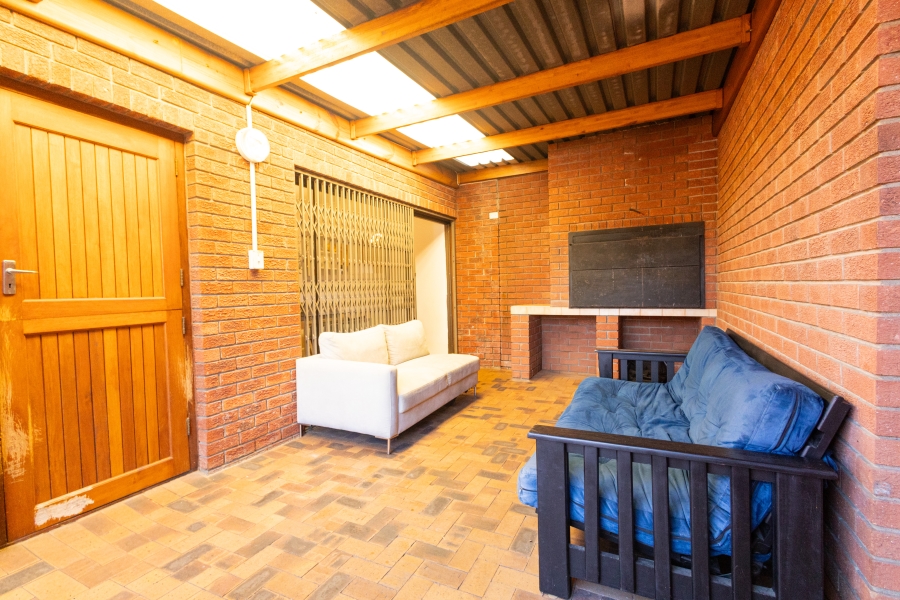 3 Bedroom Property for Sale in Hoheizen Western Cape